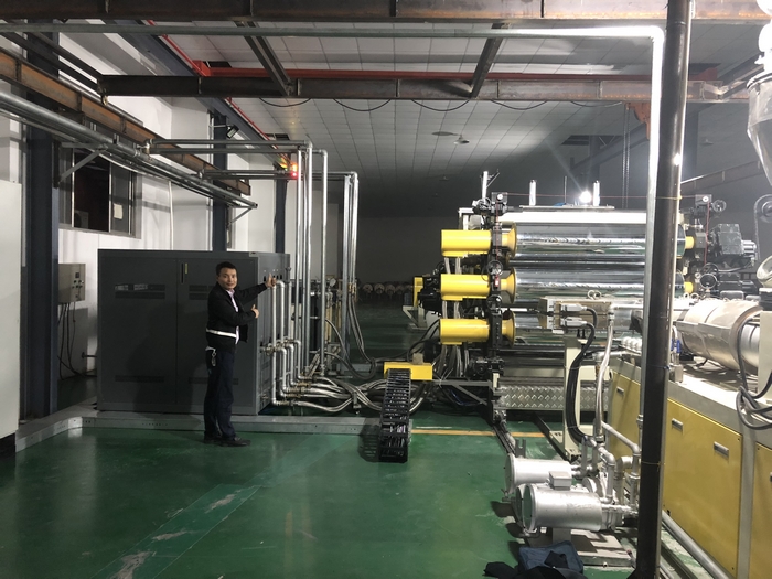 片板型材輥輪控溫現場